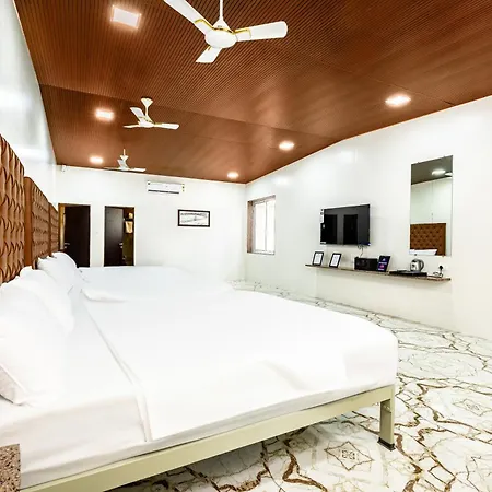 Coco Bliss By Mauli Stays Manor Exterior photo